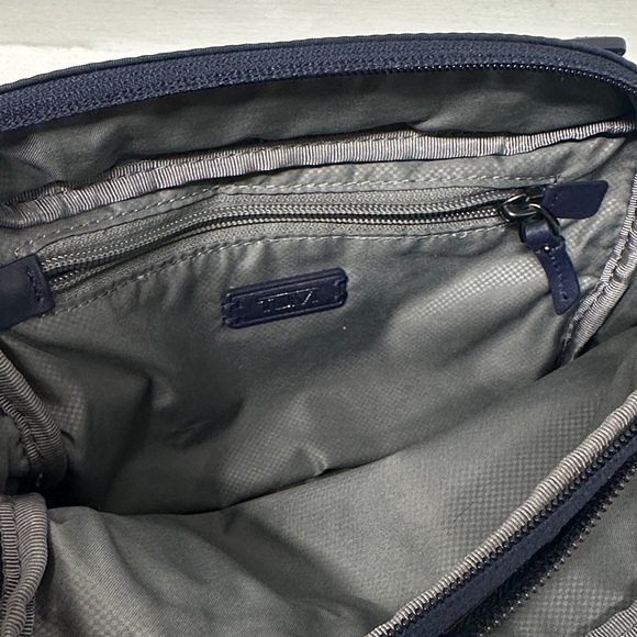 Tumi Voyageur Luanda Flight Bag Crossbody Adjustable Strap Nylon Purse Navy Blue - Picture 9 of 11